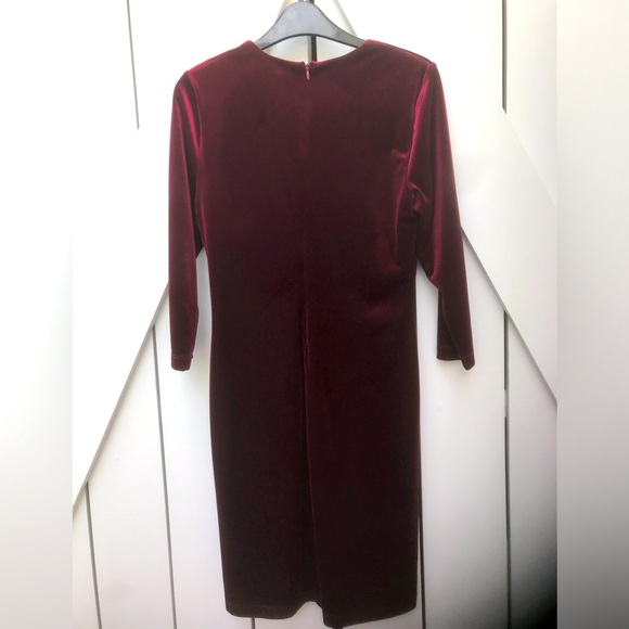 New w/o Tags Karen Kane Wine (Maroon) Stretch Velvet V-Neck Sheath Dress - Picture 5 of 10